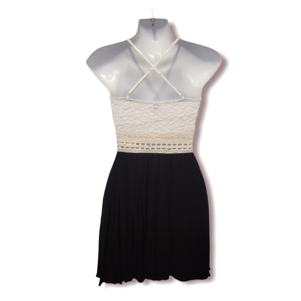 Windsor White and Navy Blue Dress - Picture 2 of 4